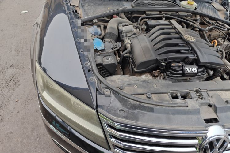Used Volkswagen Phaeton 2011 3.6L V6 5-Seater Extended Comfort Version Engine Bay Right