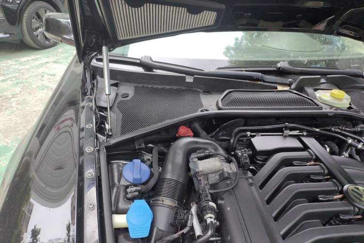 Used Volkswagen Phaeton 2011 3.6L V6 5-Seater Extended Business Edition Engine Bay Right