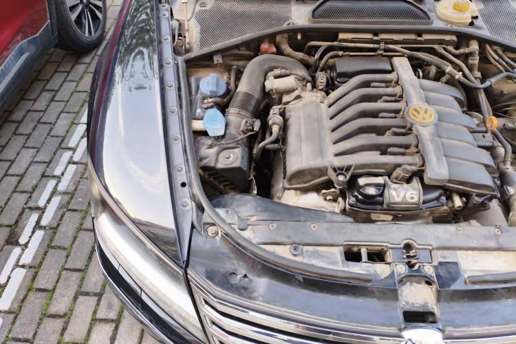 Used Volkswagen Phaeton 2011 3.6L V6 5-Seater Extended Comfort Version Engine Bay Right