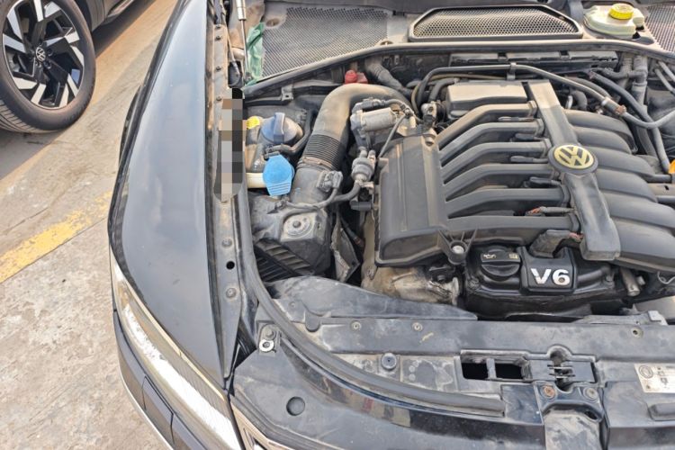 Used Volkswagen Phaeton 2011 3.6L V6 5-Seater Extended Business Edition Engine Bay Right