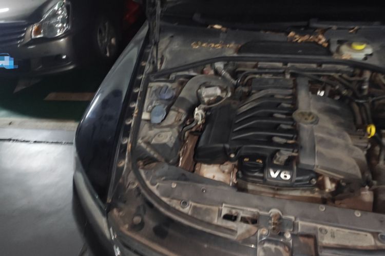 Used Volkswagen Phaeton 2011 3.6L V6 5-Seater Extended Business Edition Engine Bay Right