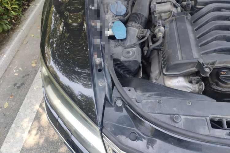 Used Volkswagen Phaeton 2011 3.6L V6 5-Seater Extended Comfort Version Engine Bay Right