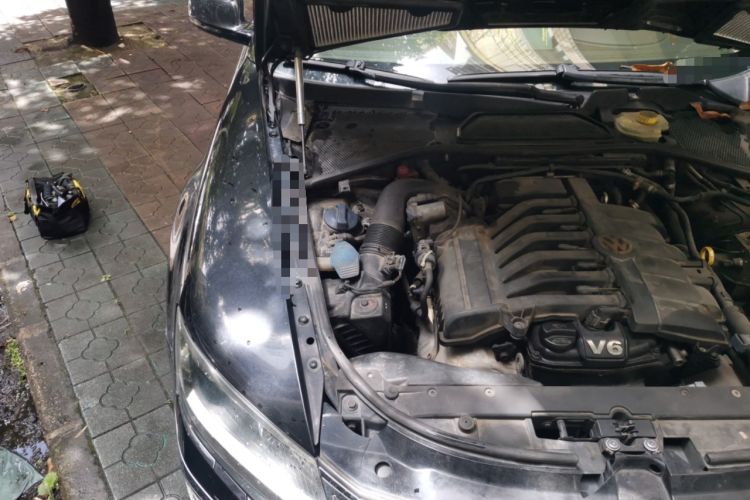 Used Volkswagen Phaeton 2011 3.6L V6 5-Seater Extended Comfort Version Engine Bay Right