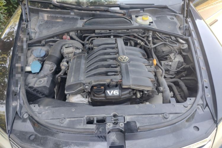 Used Volkswagen Phaeton 2011 3.6L V6 5-Seater Extended Comfort Version Engine Bay
