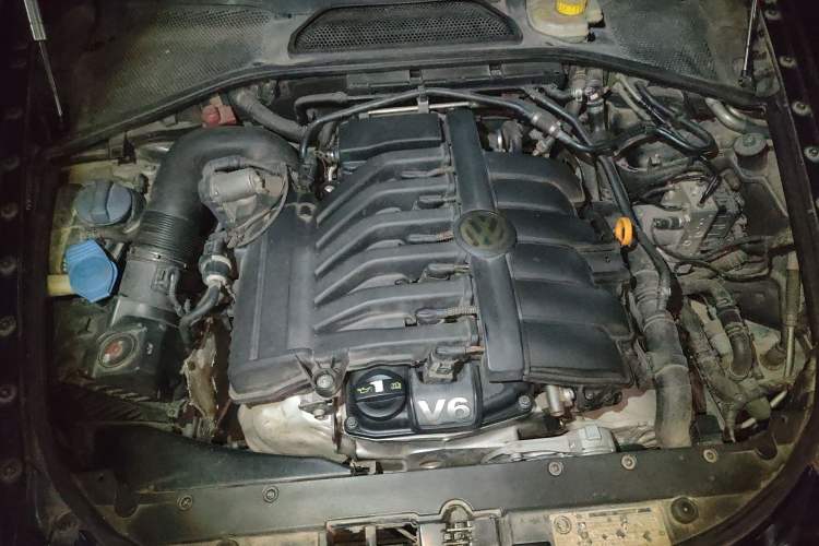 Used Volkswagen Phaeton 2011 3.6L V6 5-Seater Extended-Length Individual Edition Engine Bay