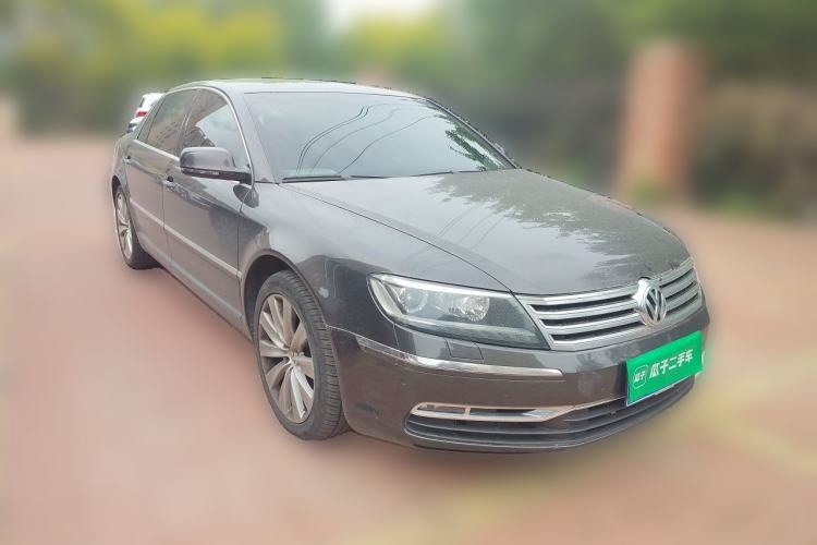 Used Volkswagen Phaeton 2011 3.6L V6 4-Seater Extended-Length Individual Edition Front Right 45 Deg