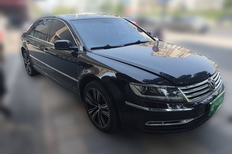 Used Volkswagen Phaeton 2011 3.6L V6 4-Seater Extended-Length Individual Edition Front Right 45 Deg