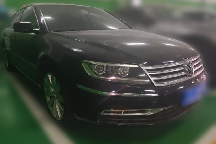 Used Volkswagen Phaeton 2011 4.2L V8 4-seat Extended-Range Individual Edition Front Right 45 Deg