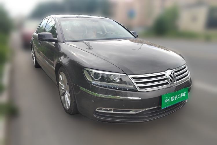 Used Volkswagen Phaeton 2011 3.6L V6 4-Seater Extended-Length Individual Edition Front Right 45 Deg