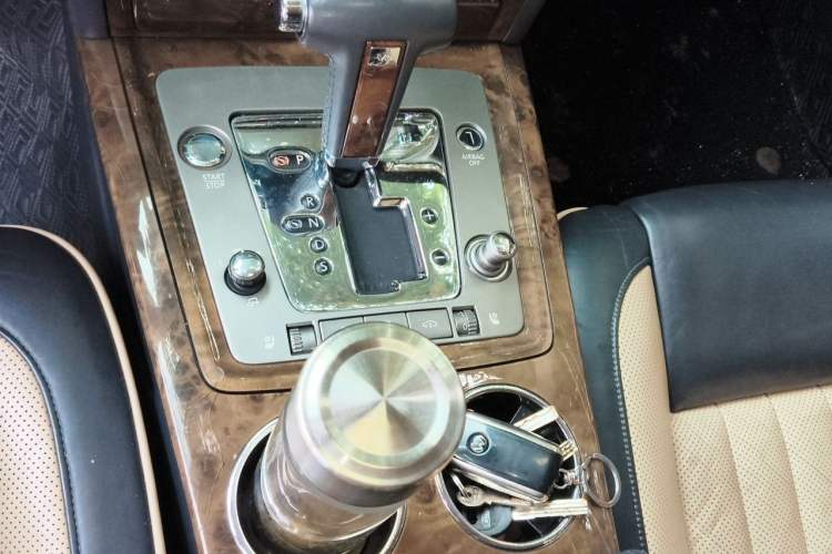 Used Volkswagen Phaeton 2011 3.6L V6 4-Seater Extended-Length Individual Edition Gear Lever