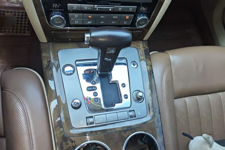 Used Volkswagen Phaeton  Gear Lever