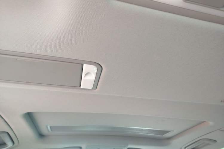 Used Volkswagen Phaeton 2011 3.6L V6 4-Seater Extended-Length Individual Edition Headliner
