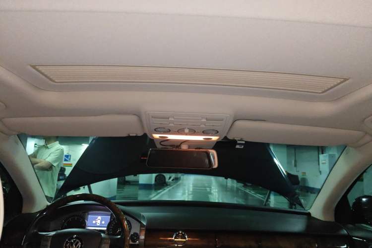 Used Volkswagen Phaeton 2011 4.2L V8 4-seat Extended-Range Individual Edition Headliner