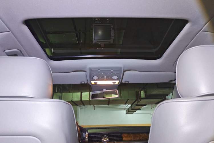 Used Volkswagen Phaeton 2011 3.6L V6 5-Seater Extended Business Edition Headliner
