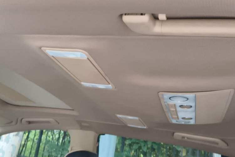 Used Volkswagen Phaeton 2011 3.6L V6 4-Seater Extended-Length Individual Edition Headliner