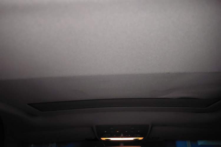 Used Volkswagen Phaeton 2011 3.6L V6 5-Seater Extended Business Edition Headliner