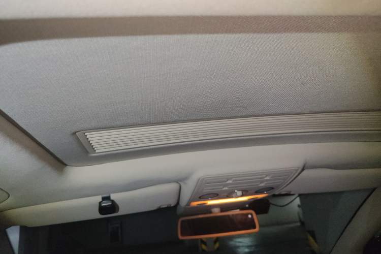Used Volkswagen Phaeton 2011 3.6L V6 5-Seater Extended-Length Individual Edition Headliner