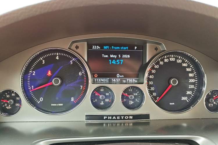 Used Volkswagen Phaeton 2011 3.6L V6 5-Seater Extended Comfort Version Instrument Cluster