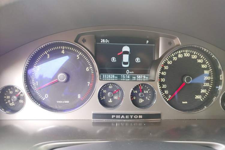 Used Volkswagen Phaeton 2011 3.6L V6 4-Seater Extended-Length Individual Edition Instrument Cluster
