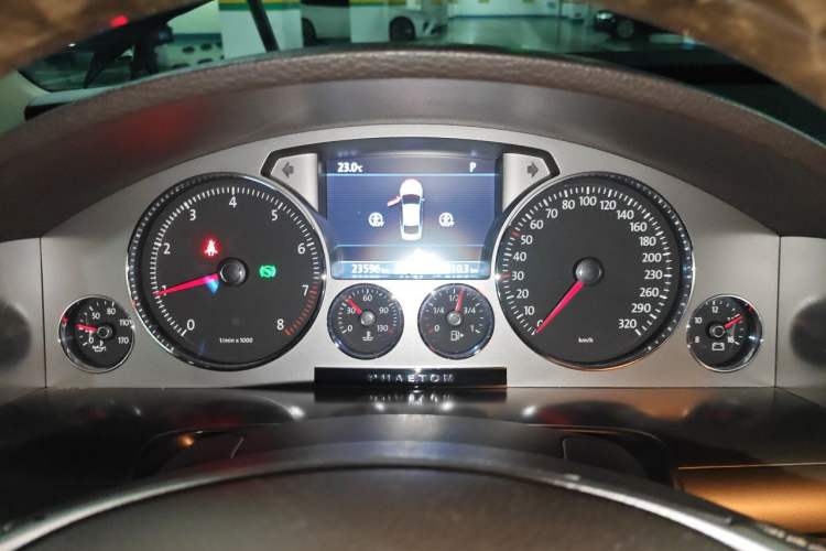 Used Volkswagen Phaeton 2011 4.2L V8 4-seat Extended-Range Individual Edition Instrument Cluster