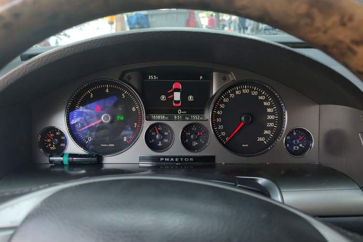 Used Volkswagen Phaeton 2011 3.6L V6 4-Seater Extended-Length Individual Edition Instrument Cluster