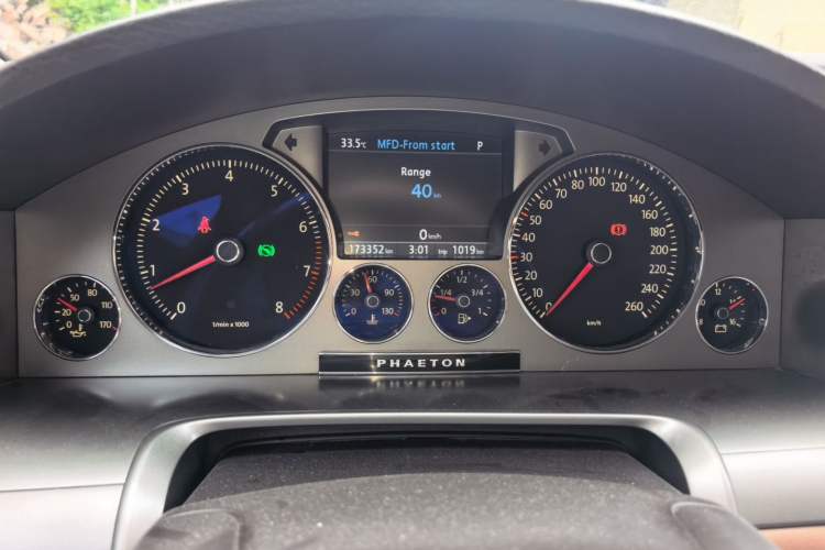 Used Volkswagen Phaeton 2011 3.6L V6 5-Seater Extended Comfort Version Instrument Cluster