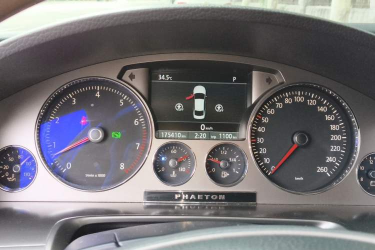 Used Volkswagen Phaeton 2011 3.6L V6 4-Seater Extended-Length Individual Edition Instrument Cluster