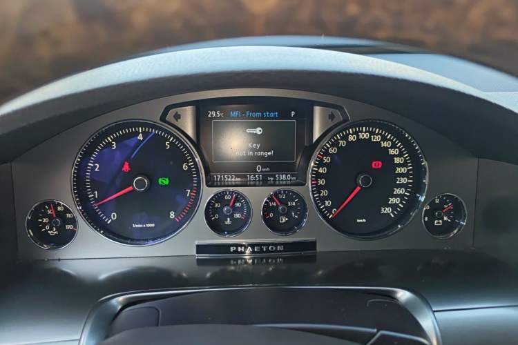 Used Volkswagen Phaeton  Instrument Cluster