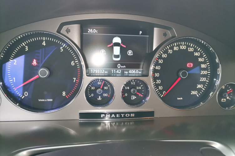 Used Volkswagen Phaeton 2011 3.6L V6 4-Seater Extended-Length Individual Edition Instrument Cluster