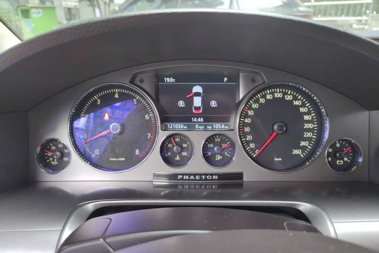 Used Volkswagen Phaeton 2011 3.6L V6 5-Seater Extended Business Edition Instrument Cluster