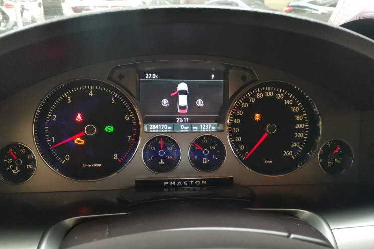 Used Volkswagen Phaeton 2011 3.6L V6 5-Seater Extended Comfort Version Instrument Cluster