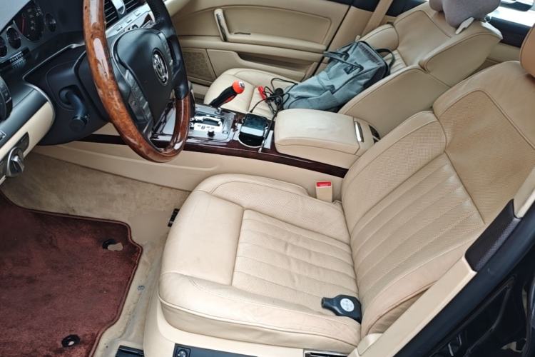 Used Volkswagen Phaeton 2011 3.6L V6 5-Seater Extended Comfort Version Left Front Seat