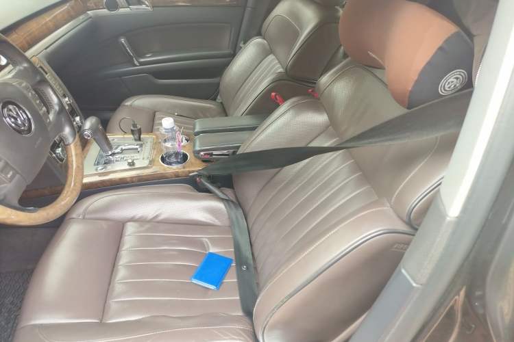 Used Volkswagen Phaeton 2011 3.6L V6 4-Seater Extended-Length Individual Edition Left Front Seat