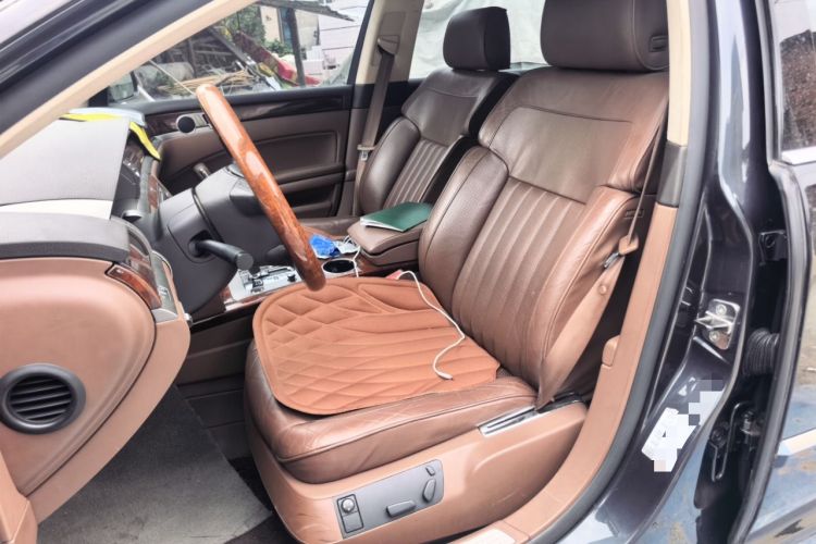 Used Volkswagen Phaeton 2011 3.6L V6 5-Seater Extended Comfort Version Left Front Seat