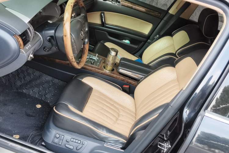 Used Volkswagen Phaeton 2011 3.6L V6 4-Seater Extended-Length Individual Edition Left Front Seat