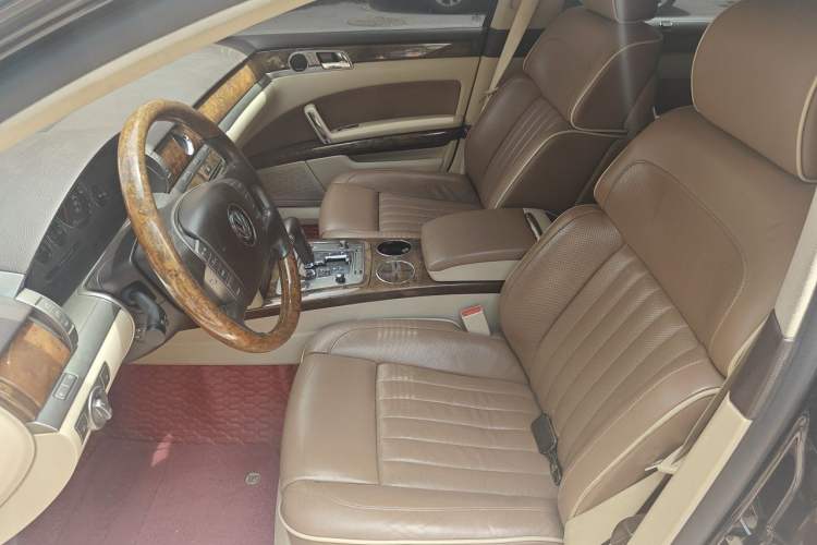Used Volkswagen Phaeton 2011 4.2L V8 4-seat Extended-Range Individual Edition Left Front Seat