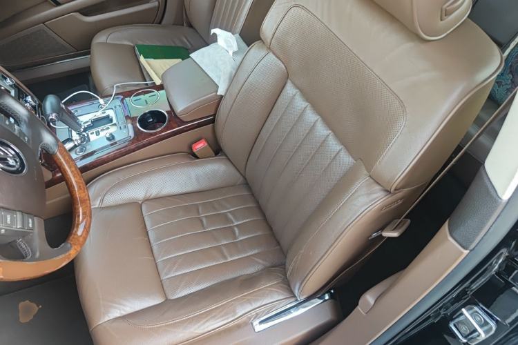 Used Volkswagen Phaeton 2011 3.6L V6 5-Seater Extended Comfort Version Left Front Seat