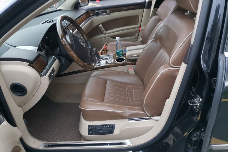 Used Volkswagen Phaeton 2011 3.6L V6 4-Seater Extended-Length Individual Edition Left Front Seat