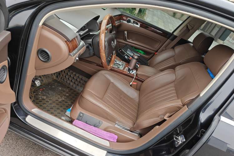 Used Volkswagen Phaeton 2011 3.6L V6 5-Seater Extended Comfort Version Left Front Seat
