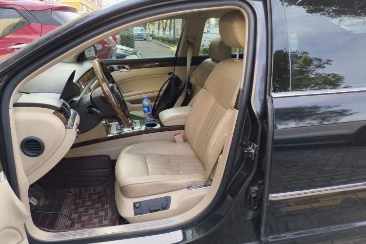 Used Volkswagen Phaeton 2011 3.6L V6 5-Seater Extended Comfort Version Left Front Seat