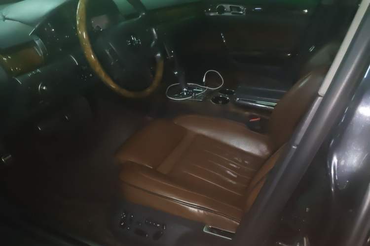 Used Volkswagen Phaeton 2011 4.2L V8 4-seat Extended-Range Individual Edition Left Front Seat
