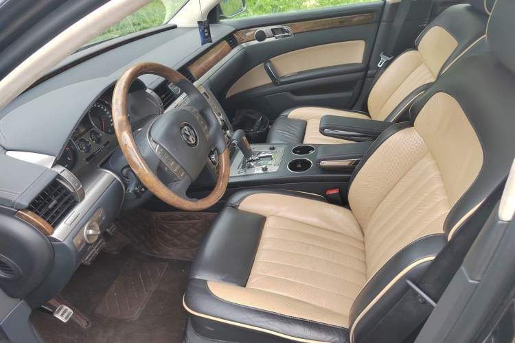 Used Volkswagen Phaeton 2011 3.6L V6 4-Seater Extended-Length Individual Edition Left Front Seat