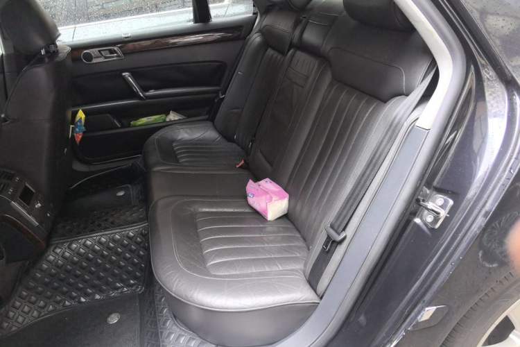 Used Volkswagen Phaeton 2011 3.6L V6 5-Seater Extended Comfort Version Left Rear Seat