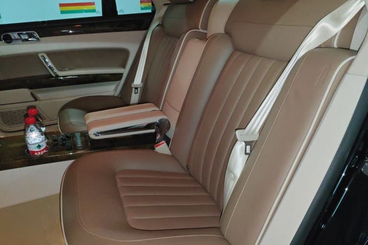 Used Volkswagen Phaeton 2011 4.2L V8 4-seat Extended-Range Individual Edition Left Rear Seat