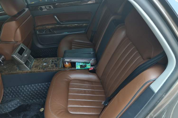 Used Volkswagen Phaeton 2011 3.6L V6 4-Seater Extended-Length Individual Edition Left Rear Seat