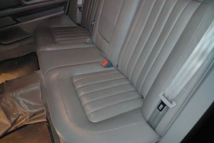 Used Volkswagen Phaeton 2011 3.6L V6 5-Seater Extended Business Edition Left Rear Seat