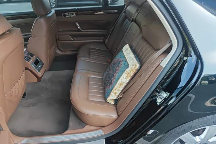 Used Volkswagen Phaeton 2011 3.6L V6 5-Seater Extended Comfort Version Left Rear Seat
