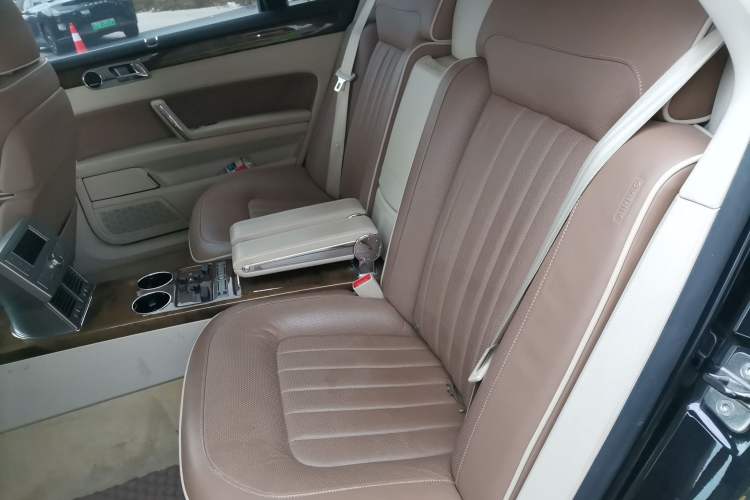 Used Volkswagen Phaeton 2011 3.6L V6 4-Seater Extended-Length Individual Edition Left Rear Seat