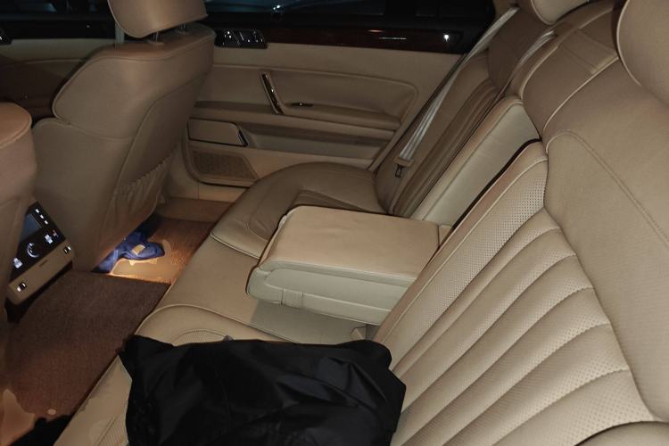 Used Volkswagen Phaeton 2011 3.6L V6 5-Seater Extended Business Edition Left Rear Seat