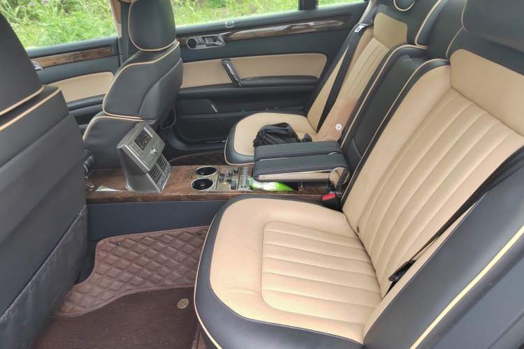Used Volkswagen Phaeton 2011 3.6L V6 4-Seater Extended-Length Individual Edition Left Rear Seat